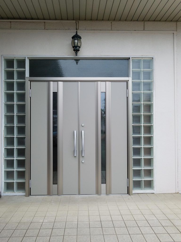 【熊谷市G様】大きな扉も１日で完成　玄関ドアリフォーム