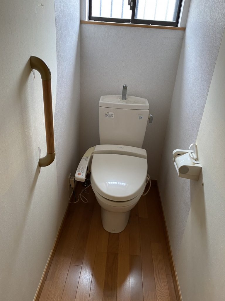 【埼玉県熊谷市】Y様邸　収納不足も手洗いのしにくさも解決！機能的なトイレ空間が完成！「LIXIL Jフィット I 型手洗付」