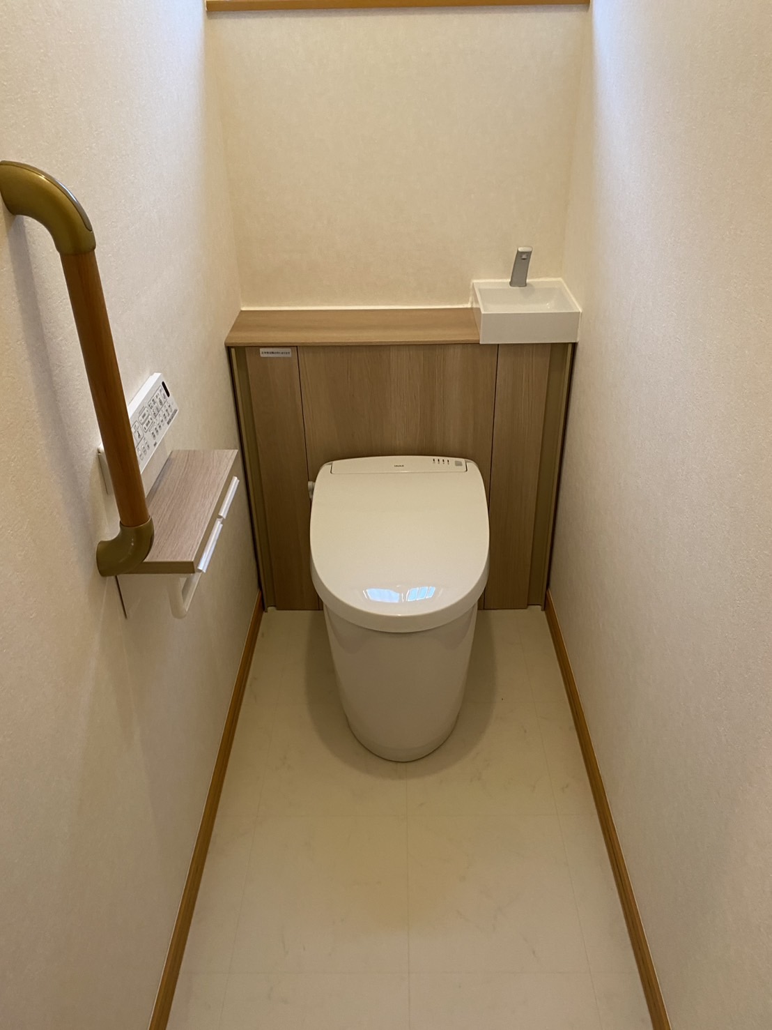 【埼玉県熊谷市 Y様邸】　収納不足も手洗いのしにくさも解決！機能的なトイレ空間が完成！「LIXIL Jフィット I 型手洗付」