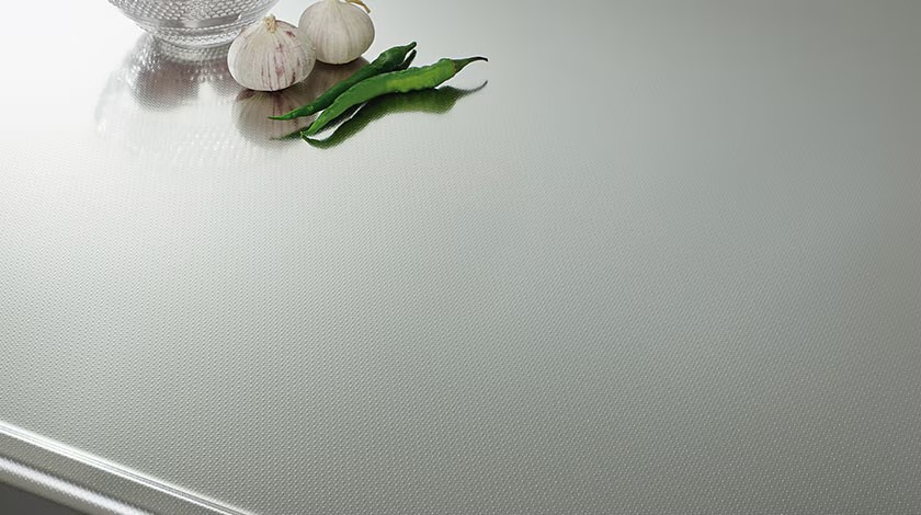 【熊谷市キッチンリフォーム】キッチンワークトップ（天板）選びで失敗しない！素材別の特徴とおすすめポイント