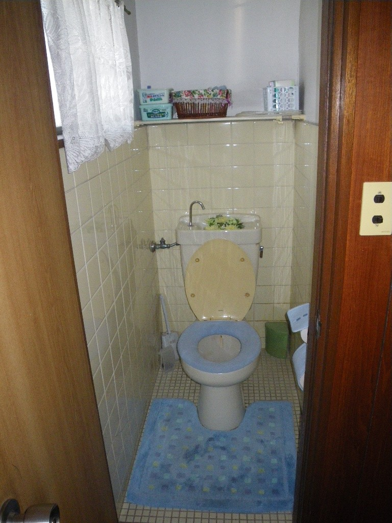 【熊谷市】トイレリフォーム｜TOTO「ピュアレスト」タイル張りからクロス仕上げへ